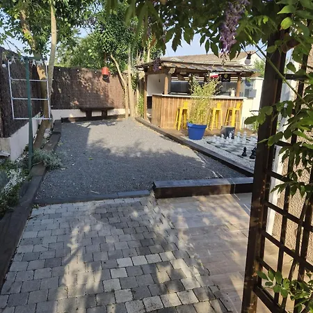 Hébergement de vacances Maison Avec Piscine Proche Centre De Bordeaux *