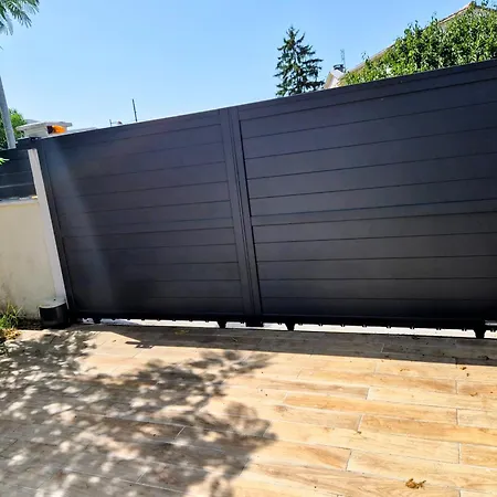 Maison Avec Piscine Proche Centre De Bordeaux Hébergement de vacances Bruges